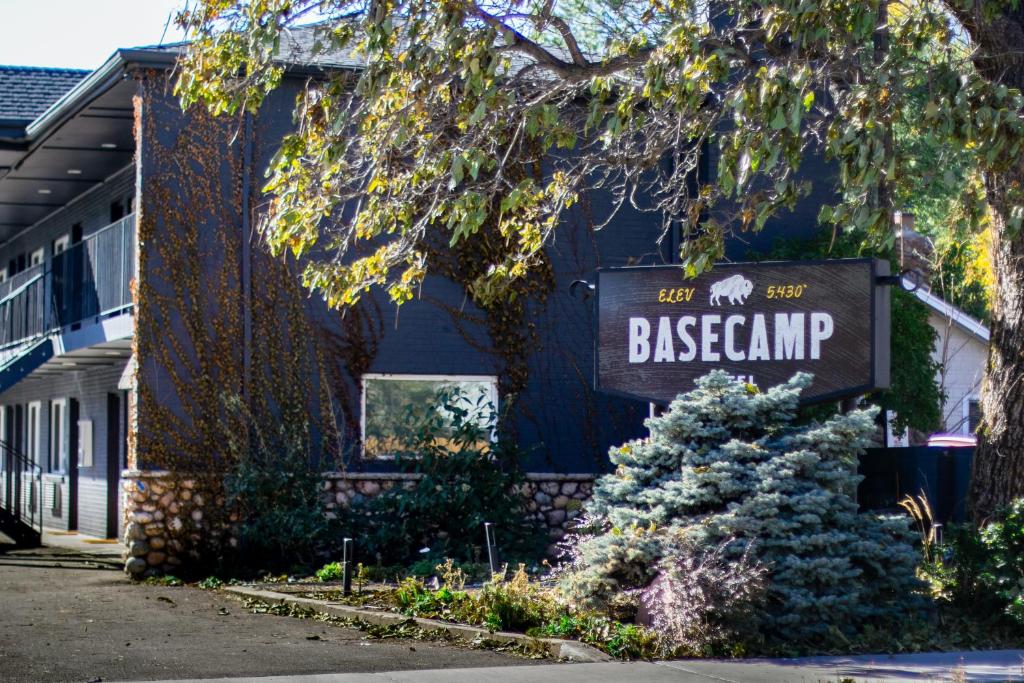 Basecamp Boulder Hotel for CU Visitors